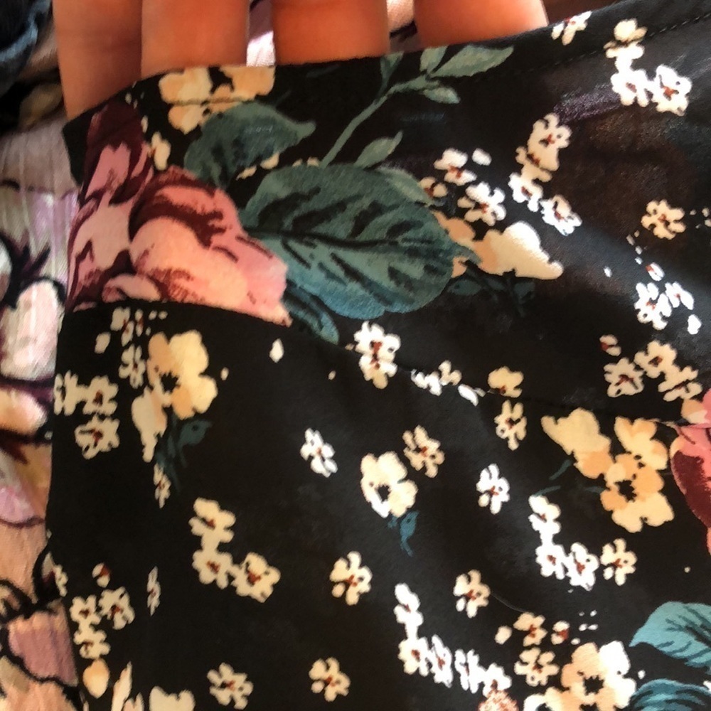 Torrid Lightweight Floral Print Tank Top Size 2X Flowy Feminine Black High Neck - Picture 15 of 16